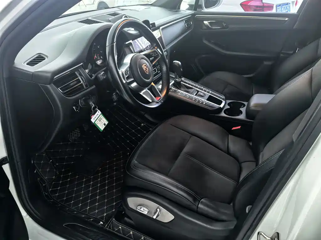 Porsche Macan — миниатюра 3