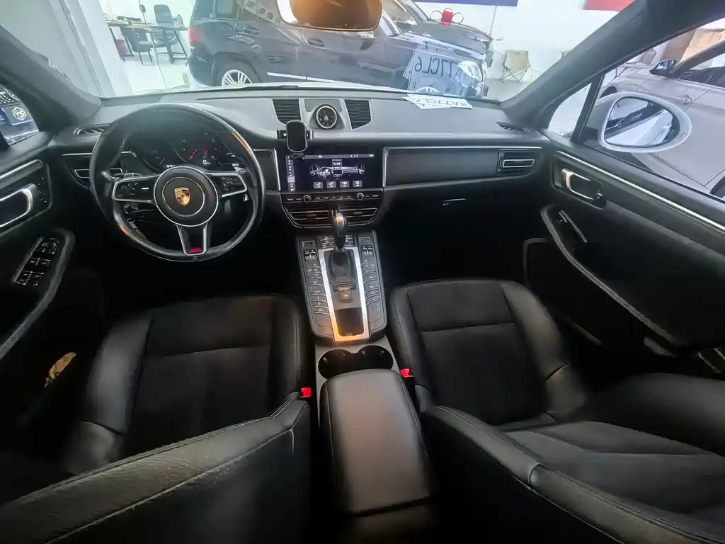 Porsche Macan — миниатюра 5