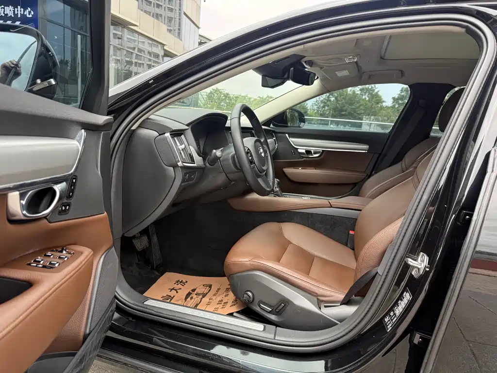 Volvo S90 2018 T4