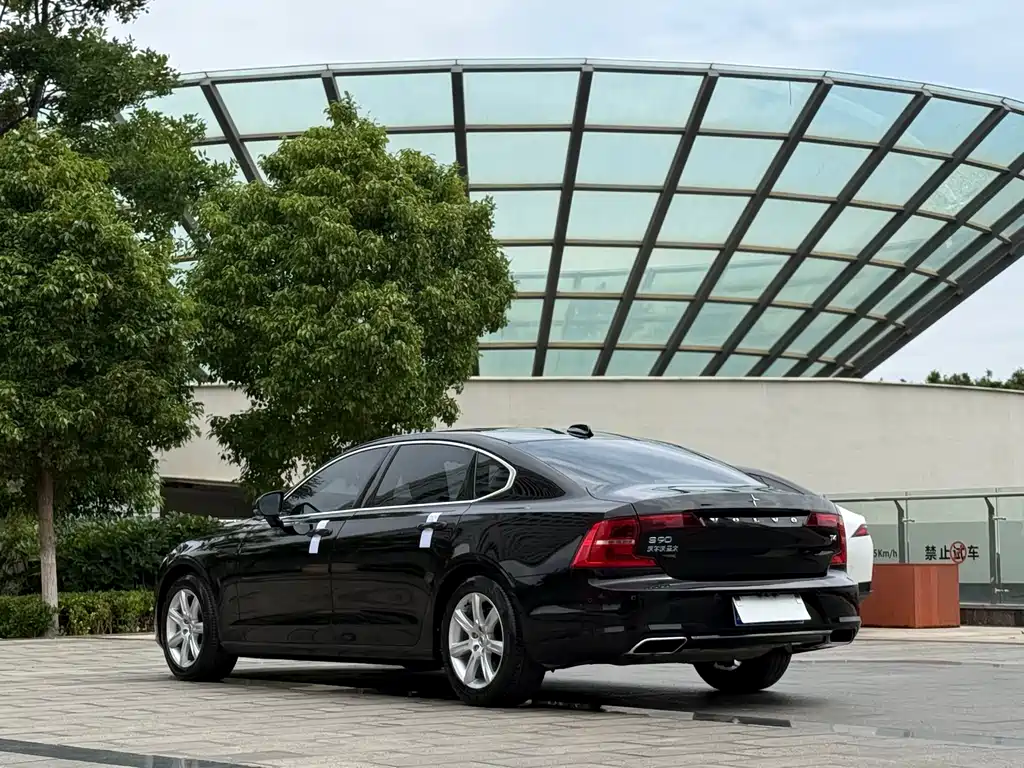Volvo S90 2018 T4