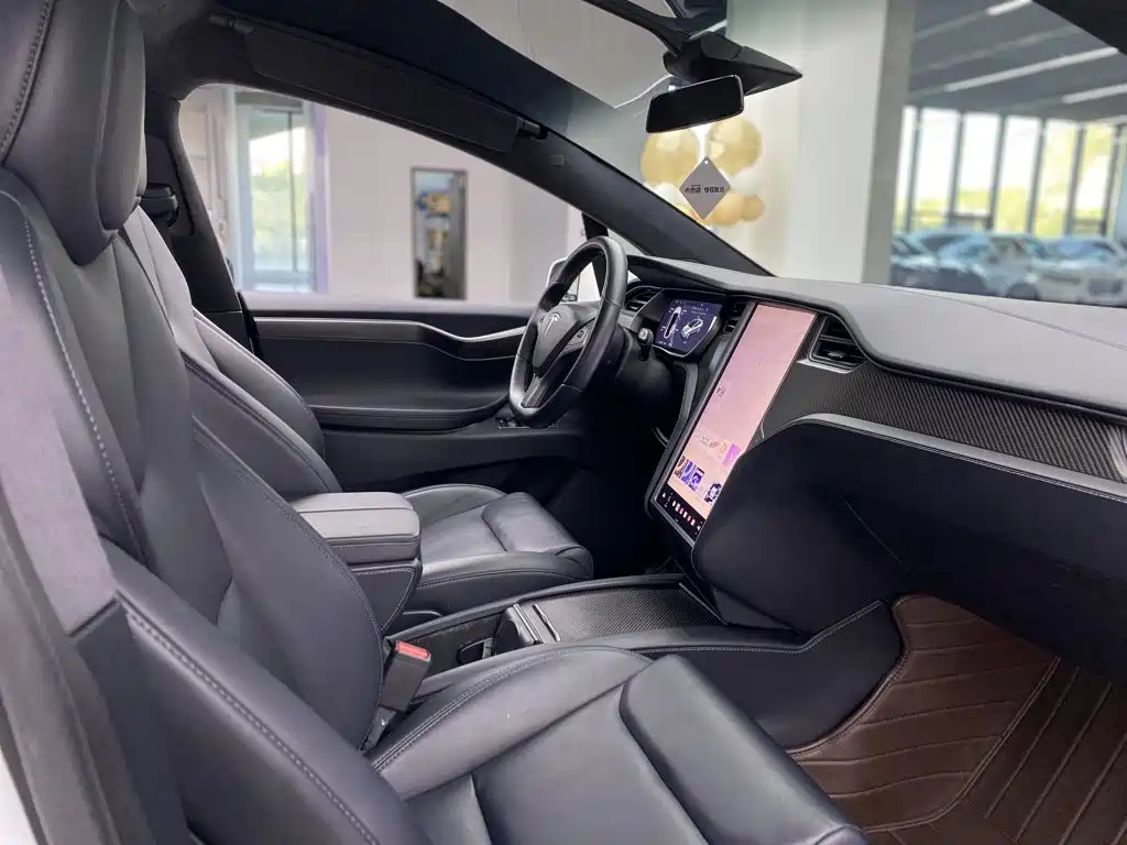 Tesla Model X — миниатюра 20