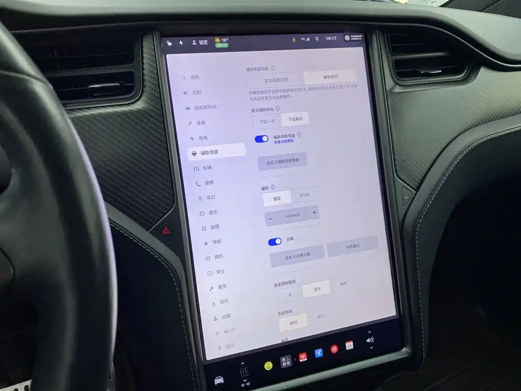 Tesla Model X — миниатюра 29