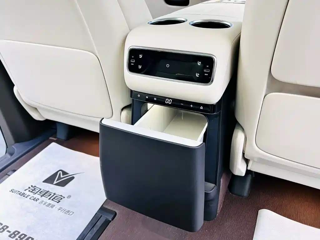 Li Auto Li MEGA — миниатюра 14