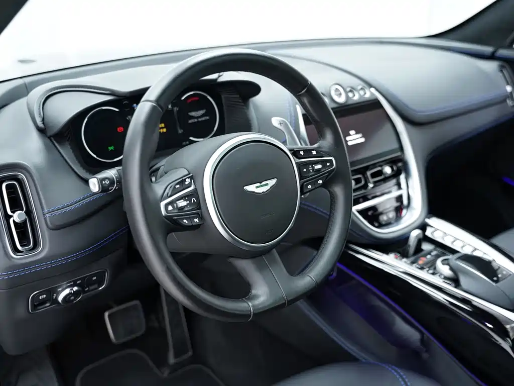 Aston Martin DBX 2023 3.0T STRAIGHT-SIX