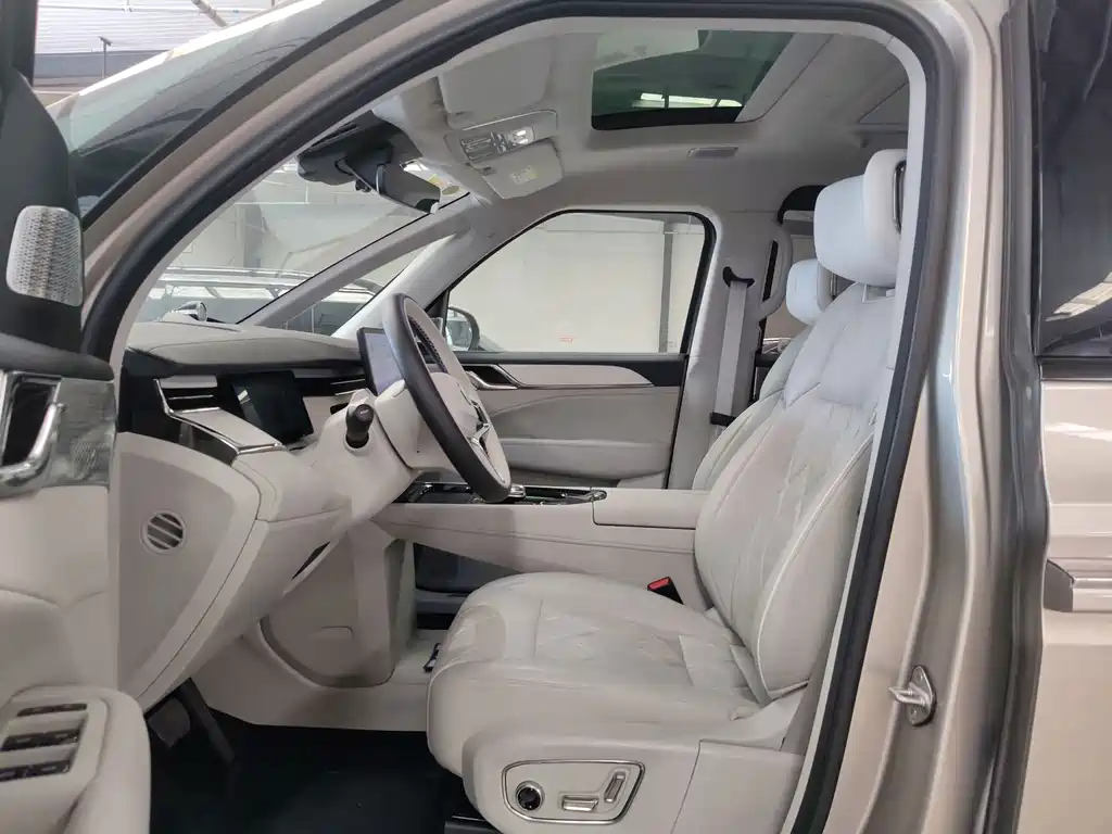 Volvo EM90 — миниатюра 15