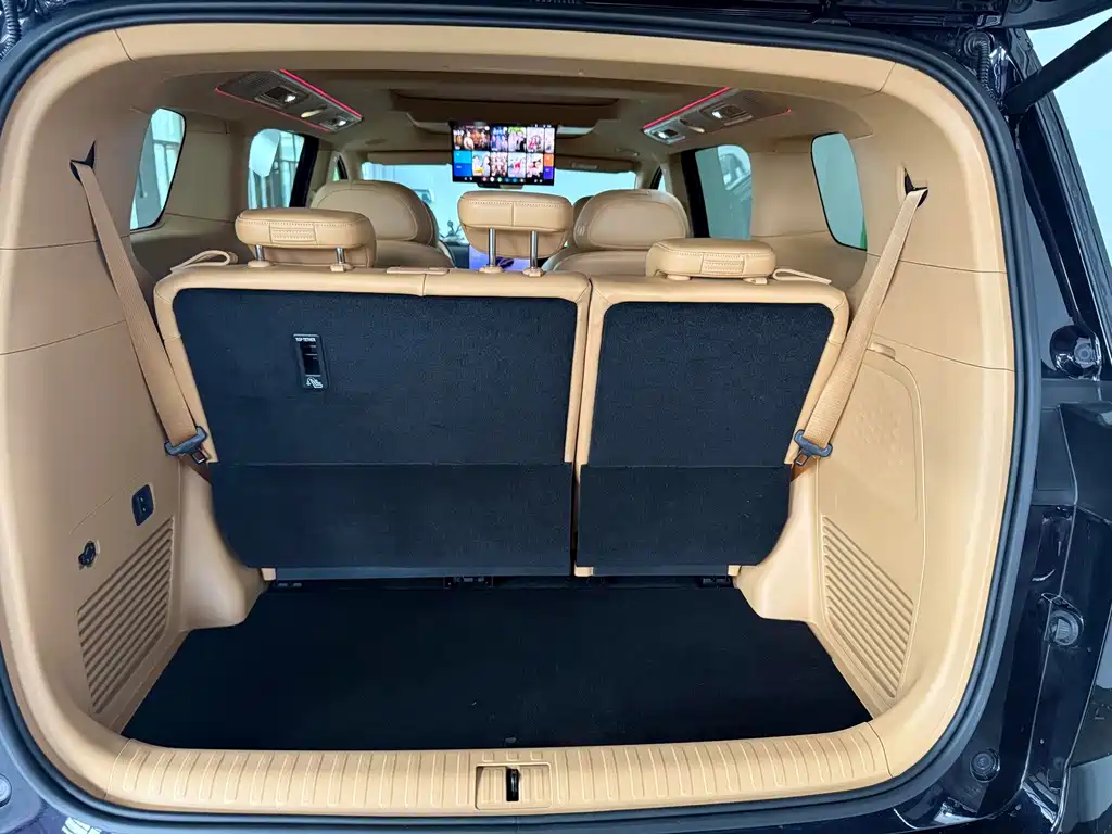 Voyah Dreamer PHEV 4WD Flagship Kunpeng Edition, фото 11