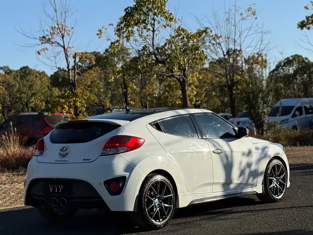 HYUNDAI VELOSTER