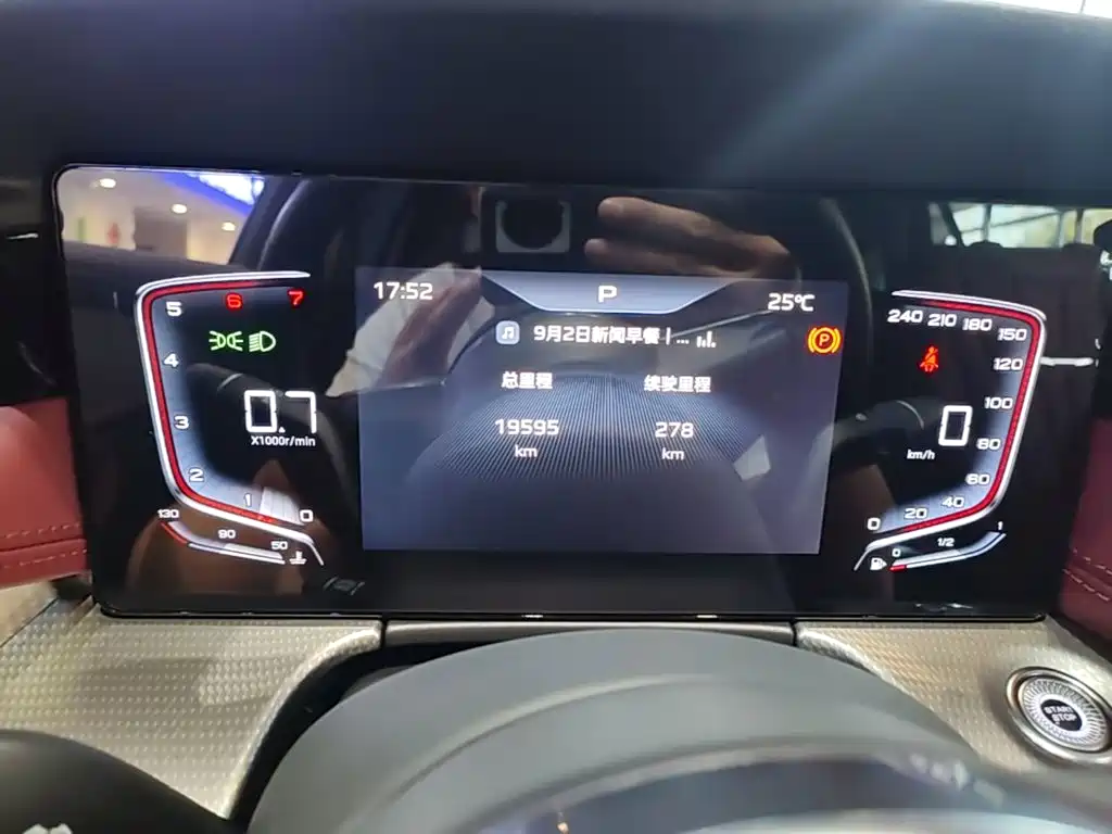 Hongqi Hongqi H5 — миниатюра 12