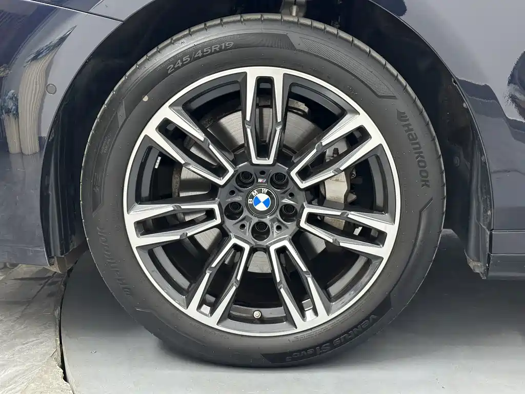 BMW 5 Series — миниатюра 22