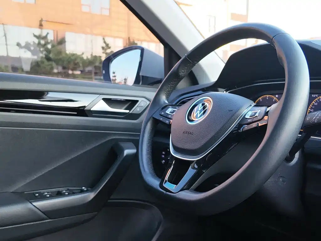 VOLKSWAGEN T ROC EXPLORING SONGS