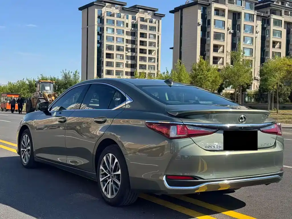 Lexus ES — миниатюра 7