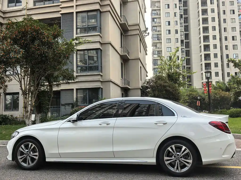 Mercedes-Benz C-Class — миниатюра 16