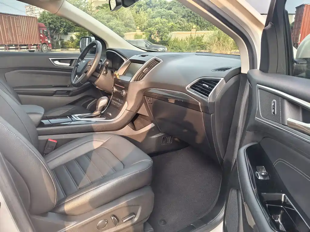 Ford Edge — миниатюра 9