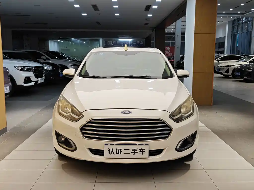Ford Escort 2015 1.5L AT Fashion