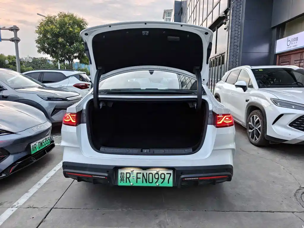 BYD Qin L — миниатюра 6