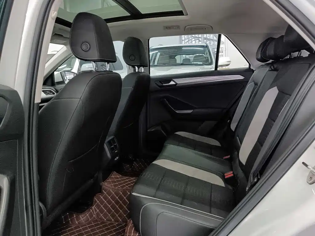 VOLKSWAGEN T ROC EXPLORING SONGS