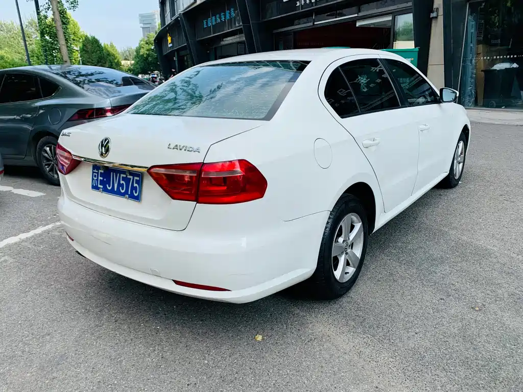 Volkswagen Lavida — миниатюра 5