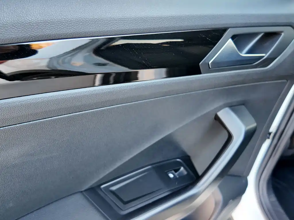 VOLKSWAGEN T ROC EXPLORING SONGS