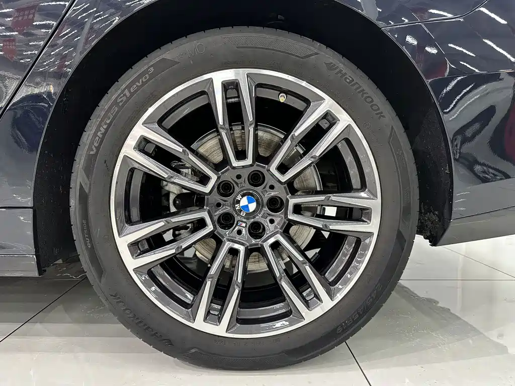 BMW 5 Series — миниатюра 23
