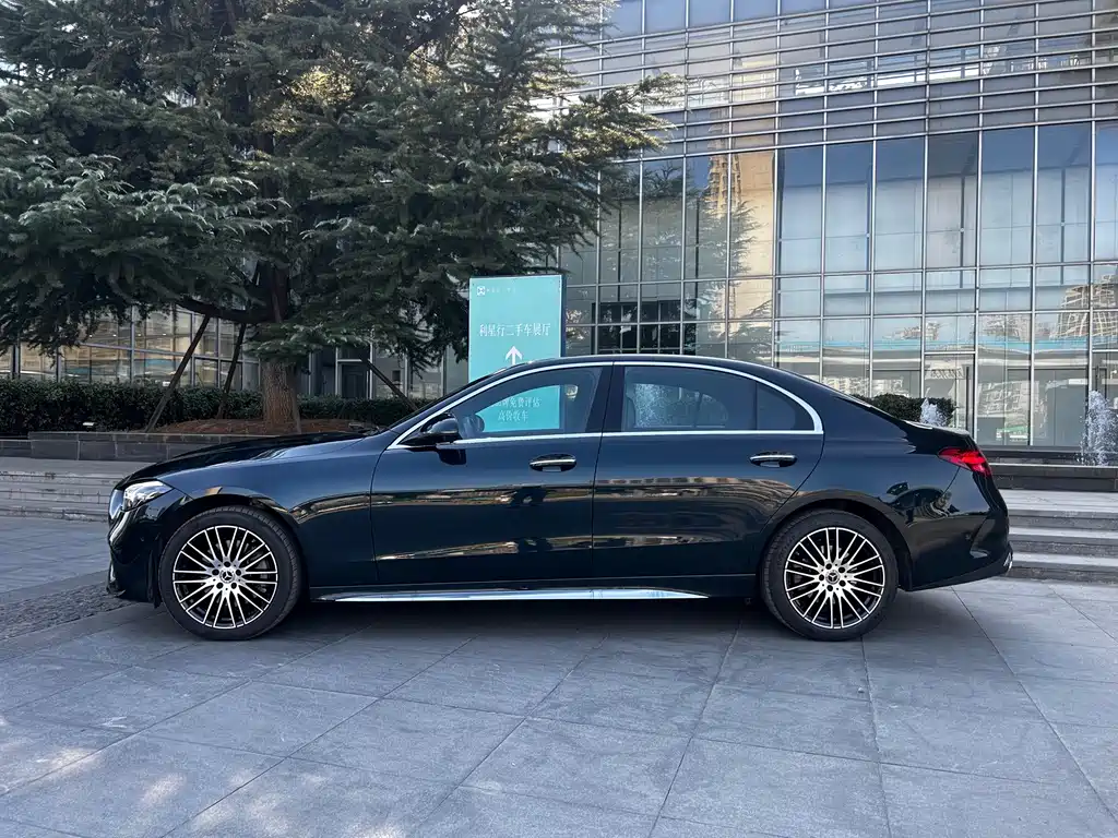 Mercedes-Benz C-Class — миниатюра 2