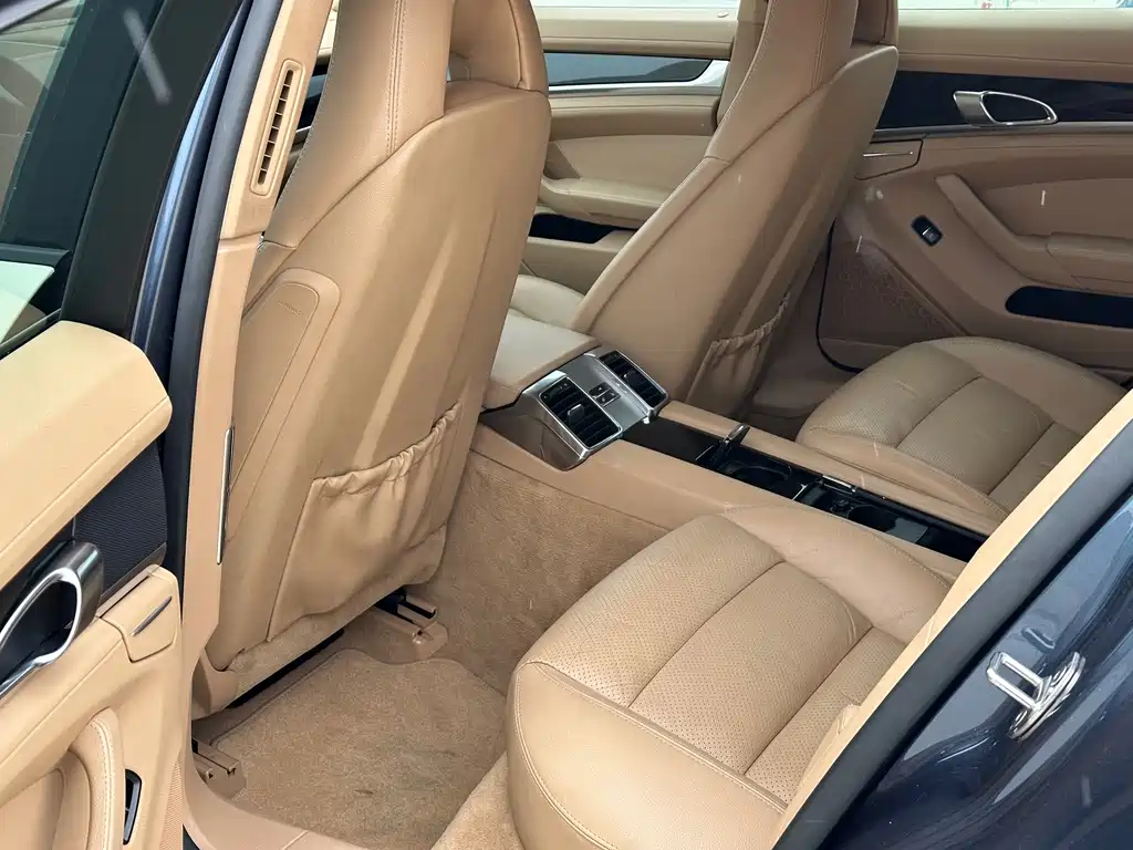 Porsche Panamera 2013 Panamera 4 Platinum Edition 3.6L