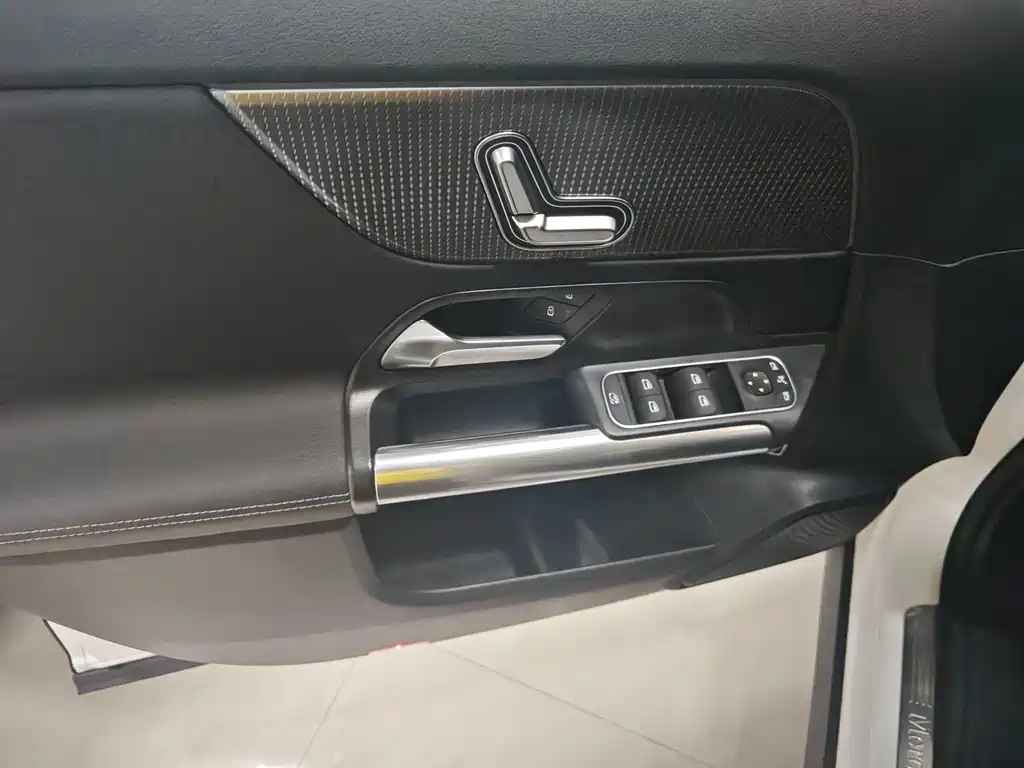 Mercedes-Benz GLA — миниатюра 9