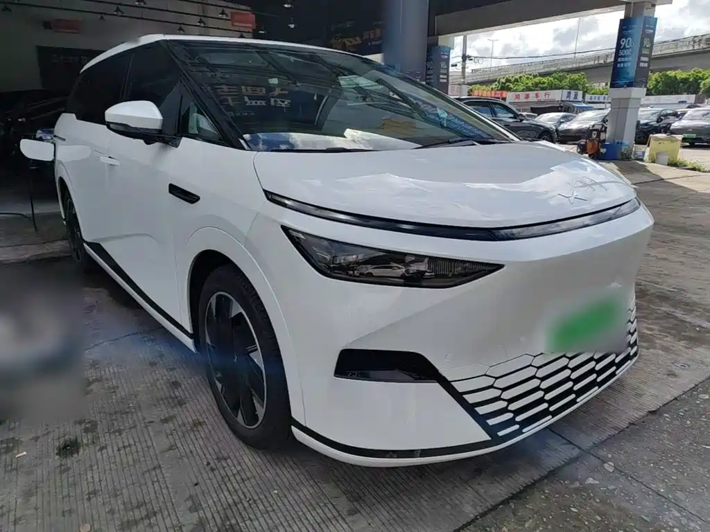 XPeng X9 — миниатюра 4