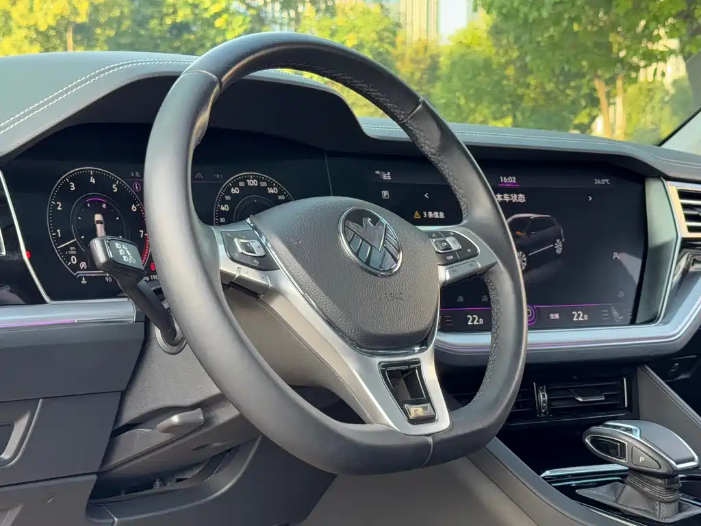 Volkswagen Touareg — миниатюра 16