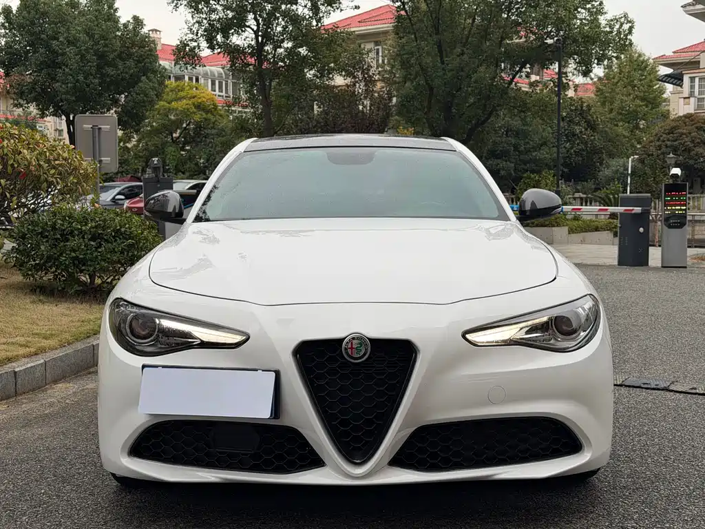 Alfa Romeo Giulia 2020 2.0T 280HP