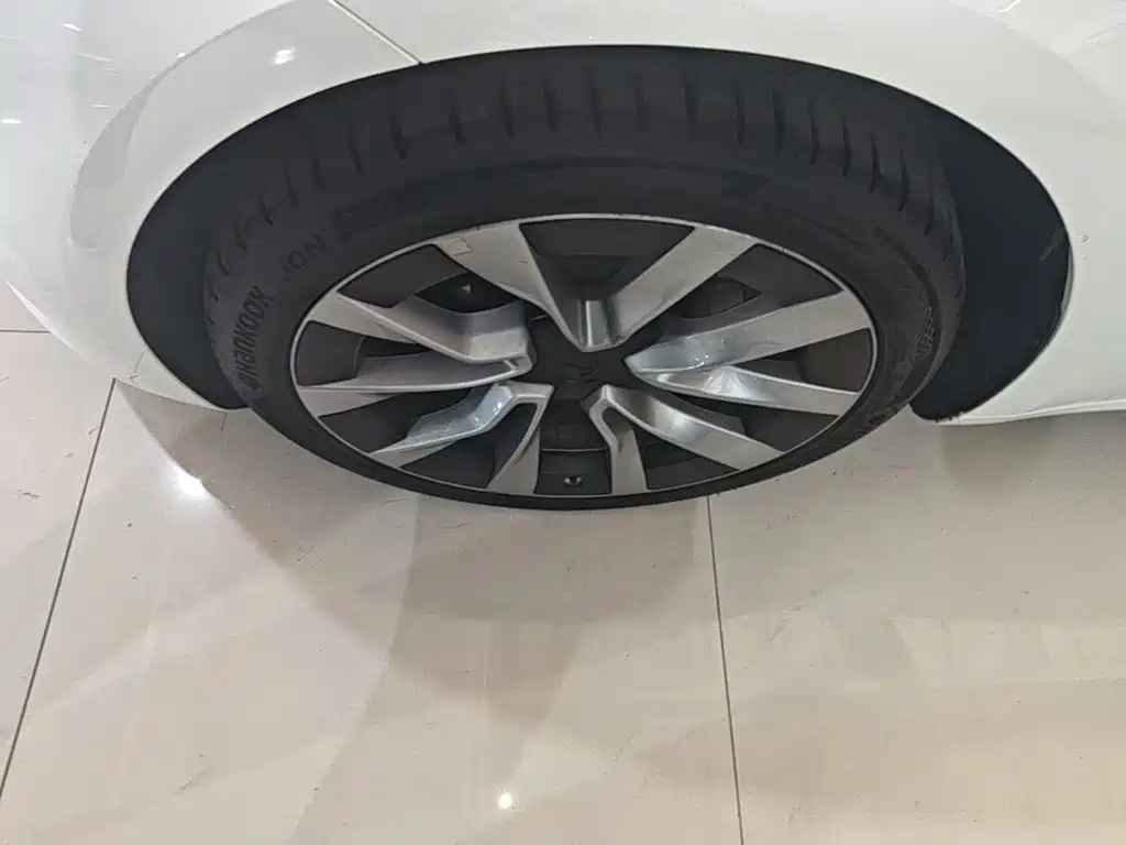 Tesla Model 3 — миниатюра 23