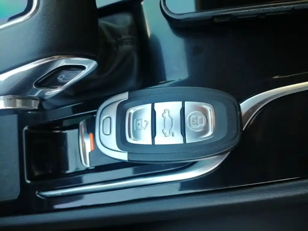 Hongqi Hongqi E-QM5 — миниатюра 9