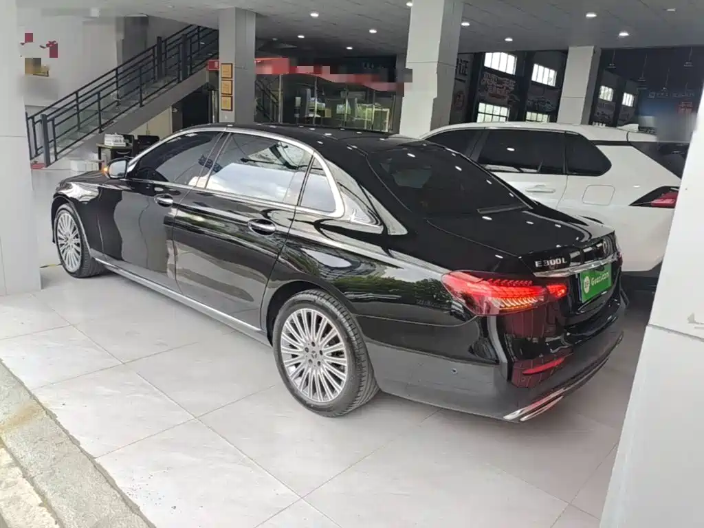 Mercedes-Benz E-Class — миниатюра 5