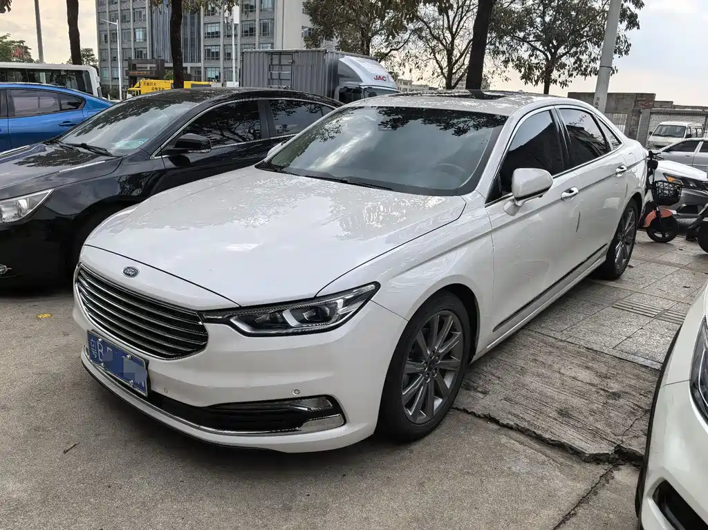 Ford Taurus 2021