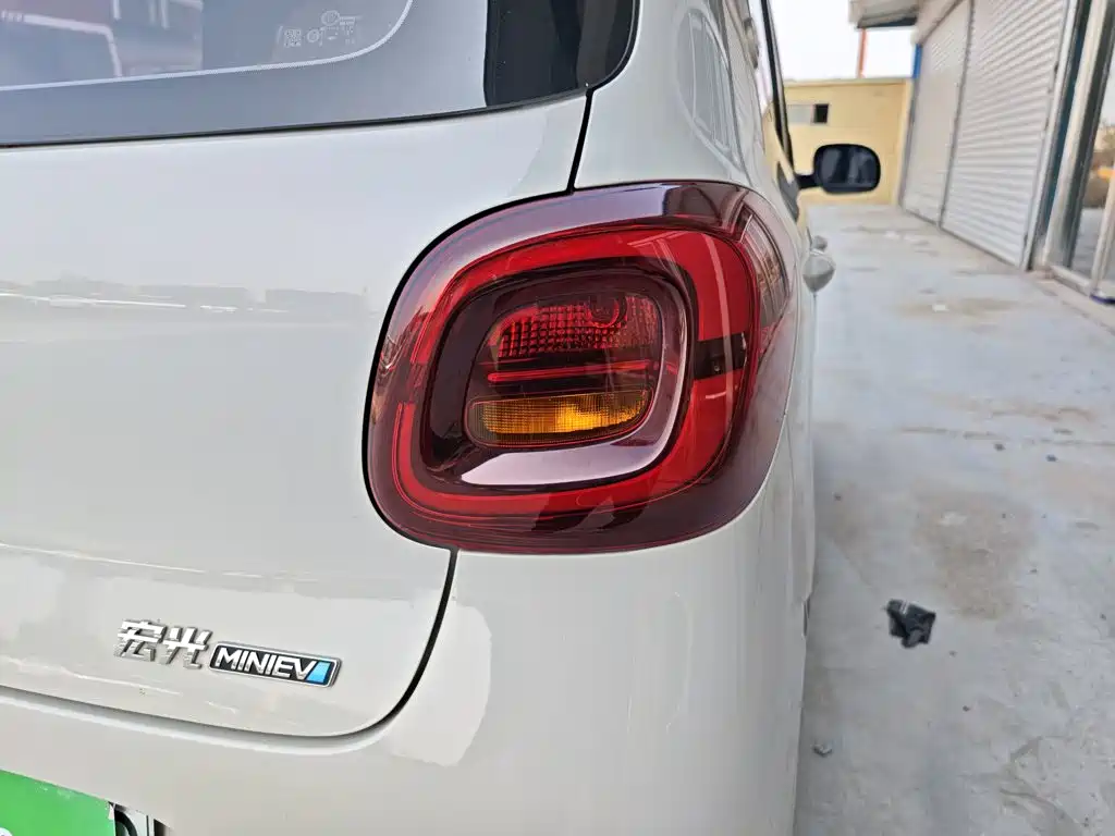 Wuling MINIEV — миниатюра 8