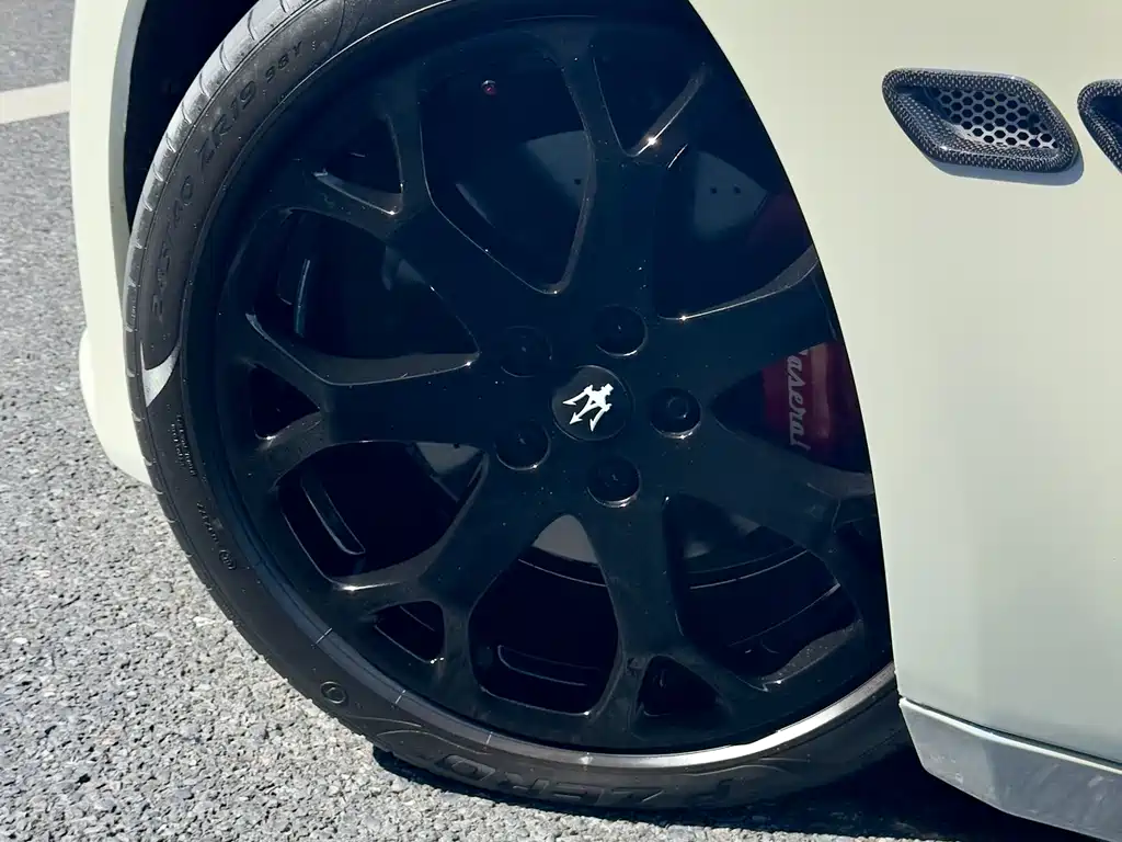 MASERATI GRANTURISMO