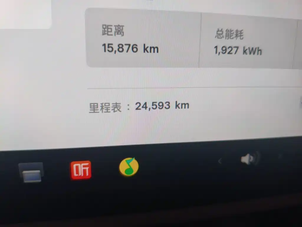 Tesla Model Y — миниатюра 5