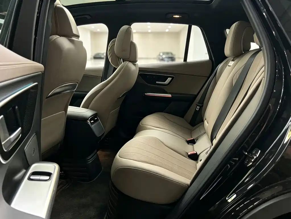 Mercedes-Benz EQE SUV — миниатюра 3