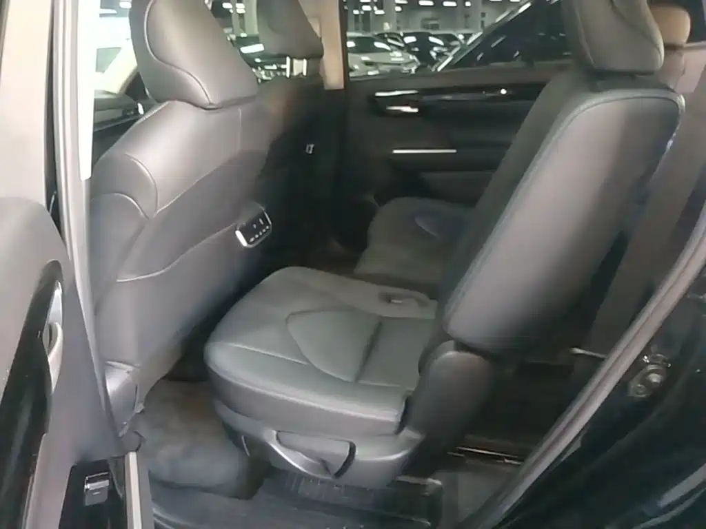 Toyota Highlander — миниатюра 17