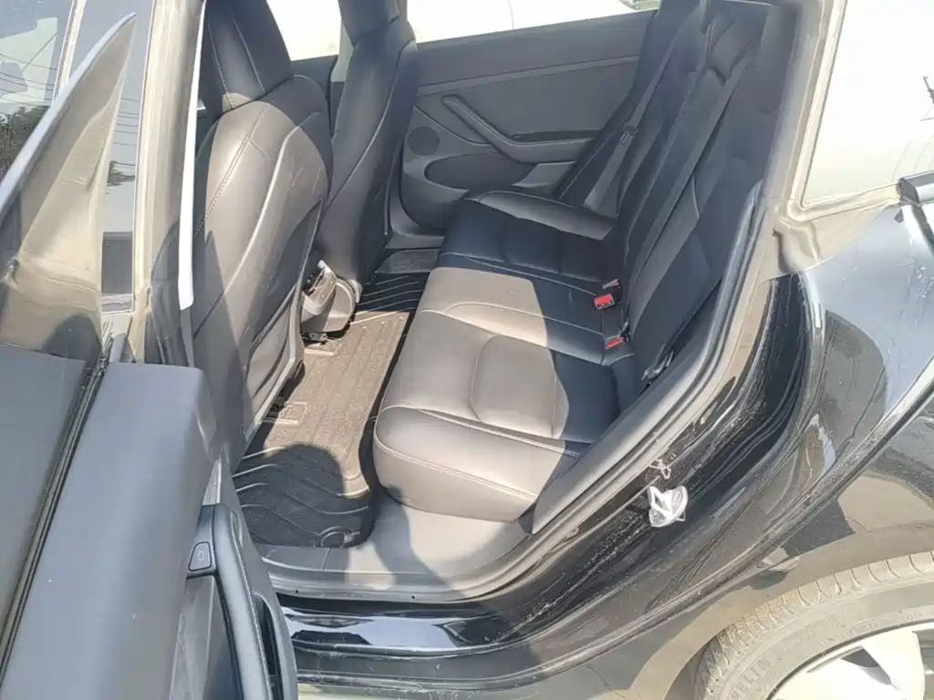 Tesla Model 3 — миниатюра 17