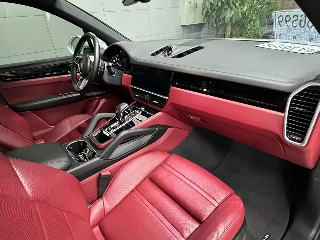 Porsche Cayenne — миниатюра 7