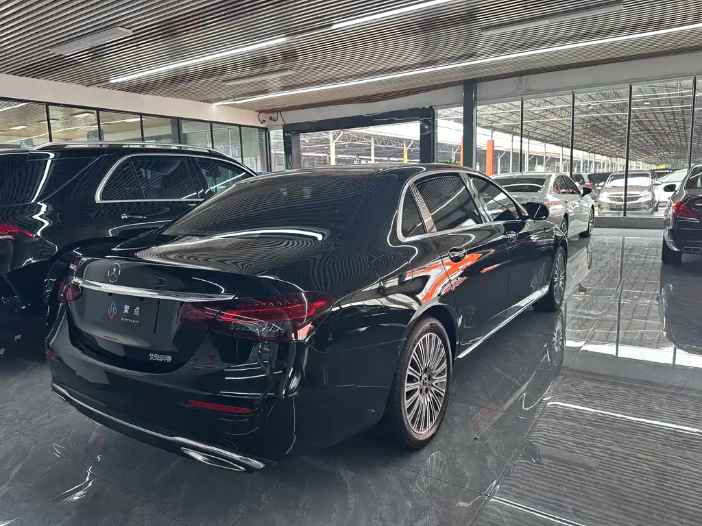 Mercedes-Benz E-Class — миниатюра 7