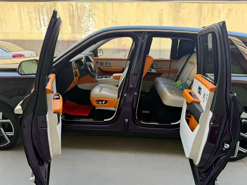 Rolls-Royce Cullinan 2018 мест