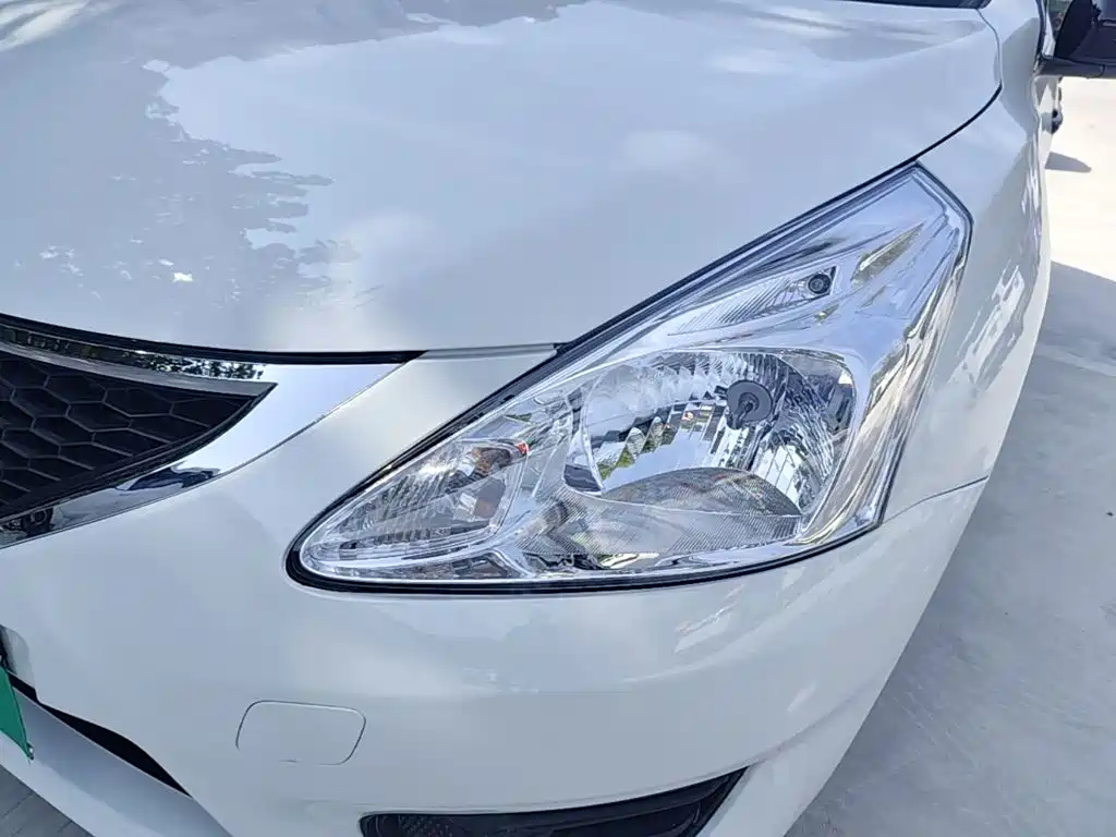 Nissan Tiida — миниатюра 24