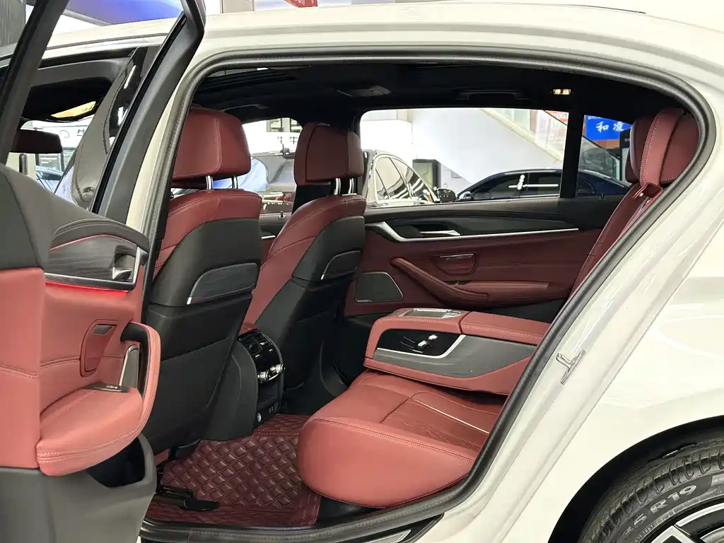 BMW 5 Series — миниатюра 7