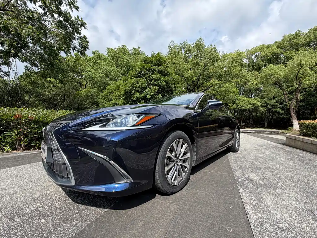 Lexus ES — миниатюра 2