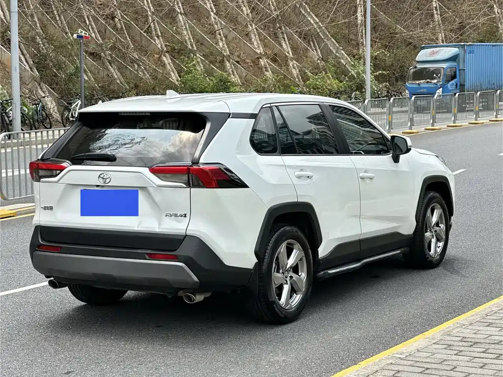 Toyota RAV4 2022 2.0L CVT Plus