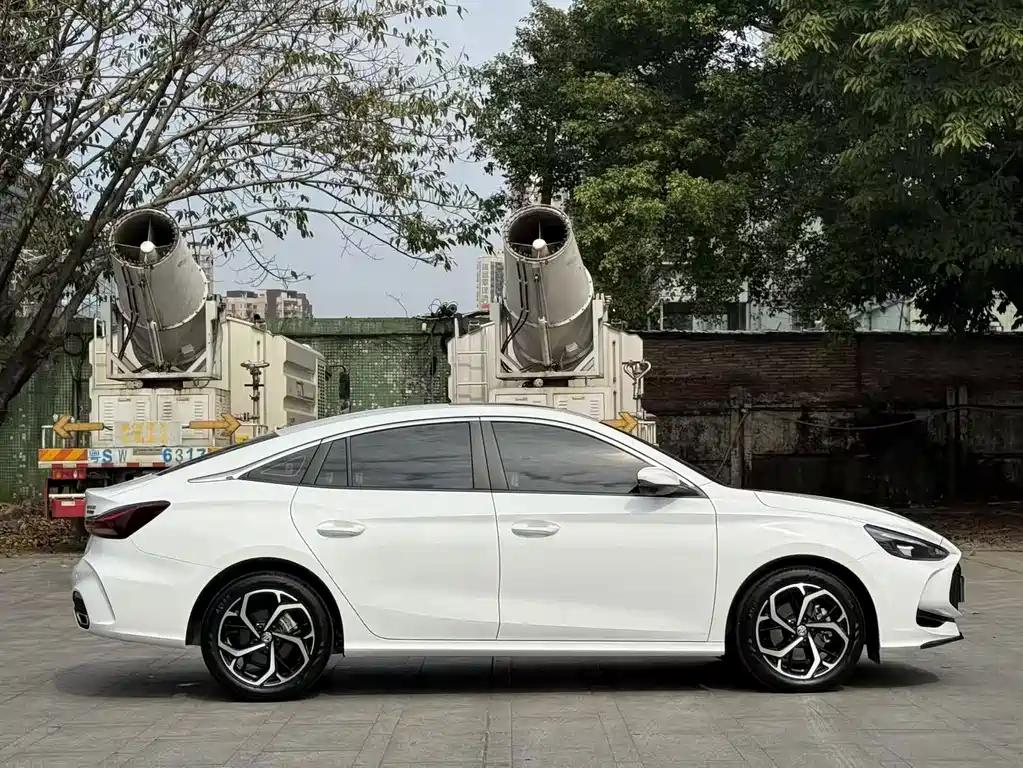 MG MG5 — миниатюра 10