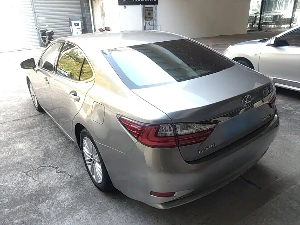 Lexus ES — миниатюра 5