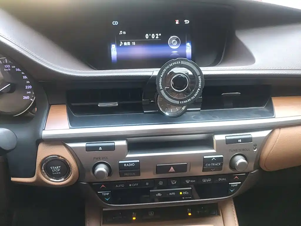 Lexus ES — миниатюра 13