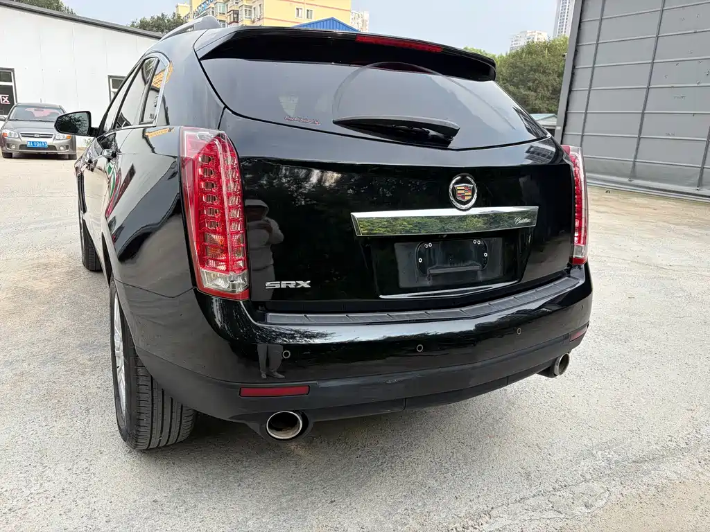 Cadillac SRX — миниатюра 6